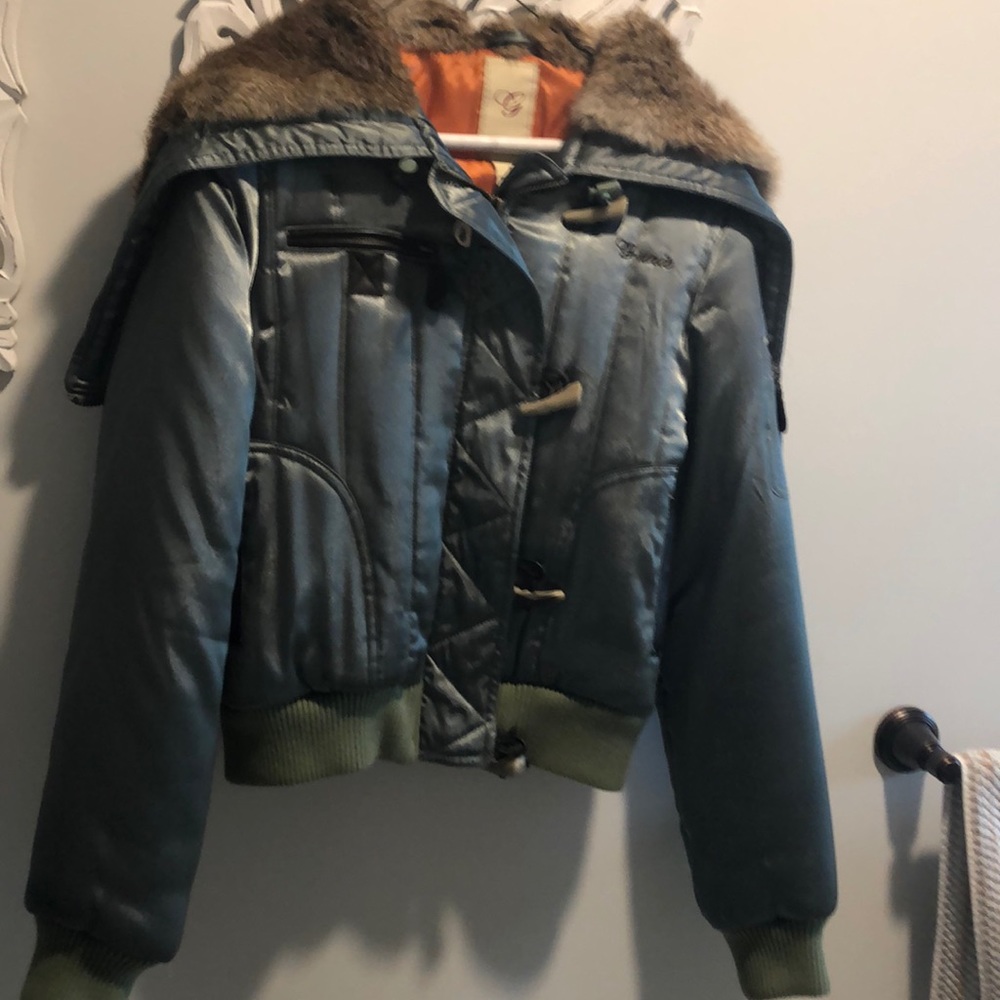 Puffer jacket with reversible hood